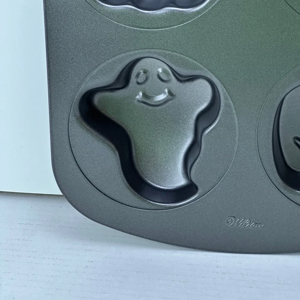 Wilton Mini Cake Tin Halloween 6 Cakes Ghost & Jack-O-Lantern